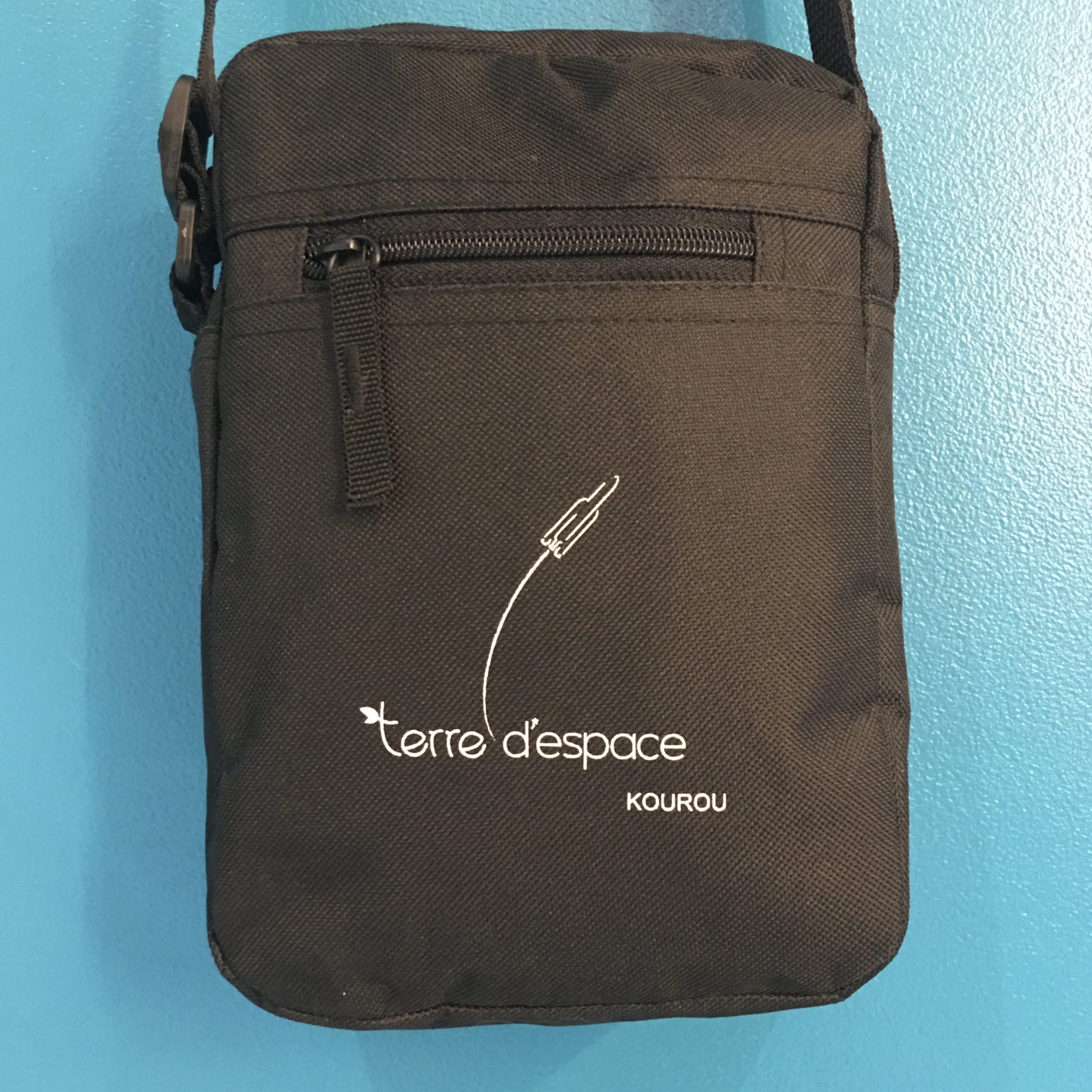 Sac avec le logo Terre d'Espace - Musée de l'Espace (Kourou) - RANA ENCENDIDA - Graphiste - Crépy-en-Valois - Oise